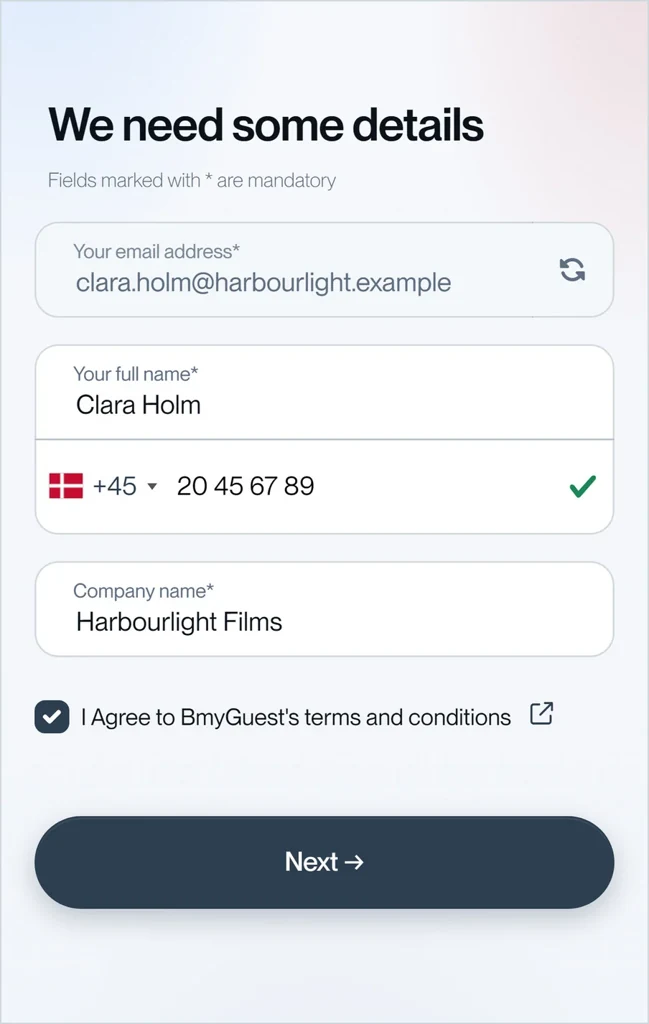 De to første trin: din e-mailadresse og derefter dine oplysninger.